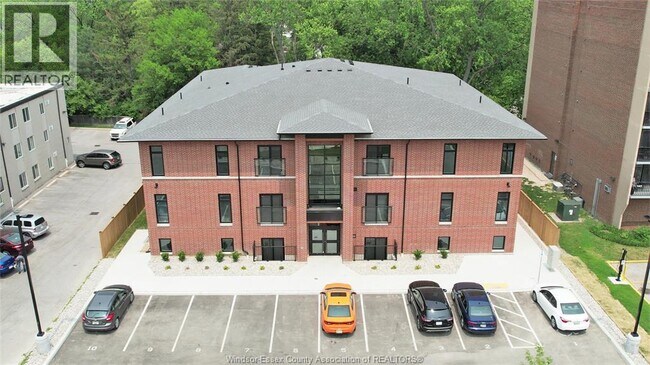 Photo du bâtiment - 6550 Wyandotte St E