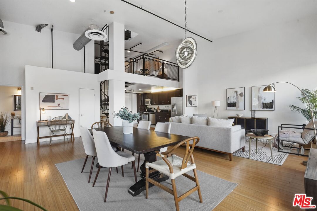 Foto principal - 253 S Broadway