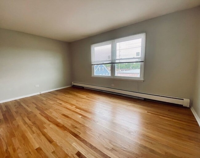 Building Photo - 202 Walton St. Unit #2A R Barrington, IL 6...