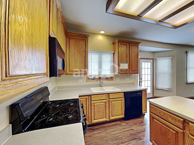 Foto del edificio - 25021 Vermette Rd