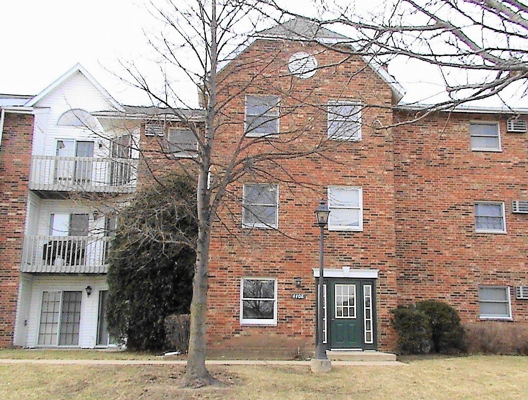 4408 W Shamrock Ln Unit 2D, McHenry, IL 60050 Apartments in McHenry