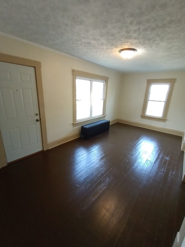 Living room - 206 Edwin Ave SE