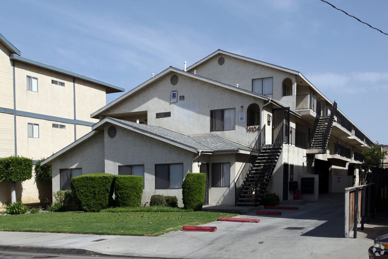 Building Photo - Yukon Gardens