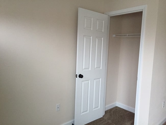 Building Photo - 10527 Ellis Rd