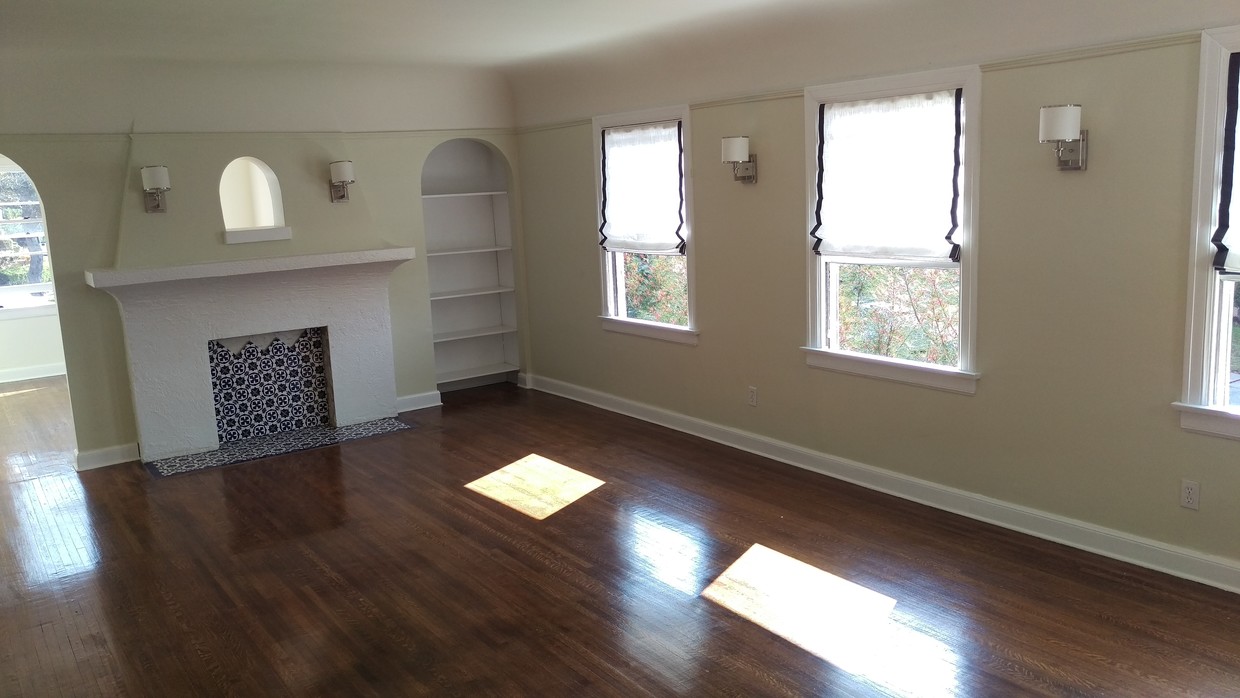 Living room - 1109 S Citrus Ave
