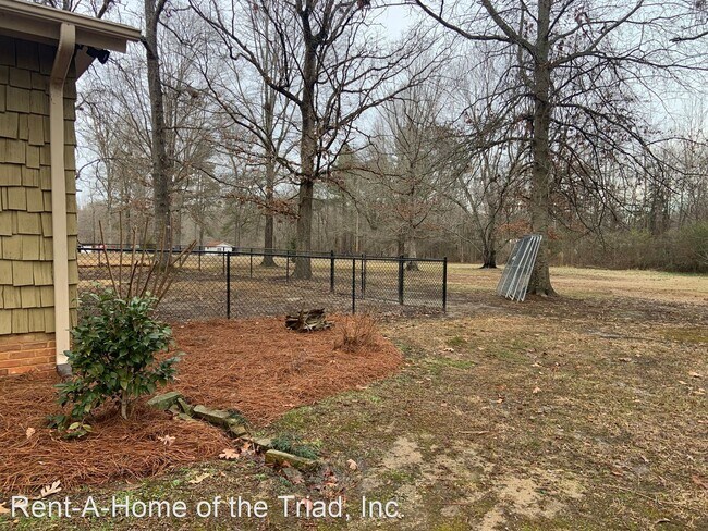 Building Photo - 3 br, 2 bath House - 405 Brightwood Church...