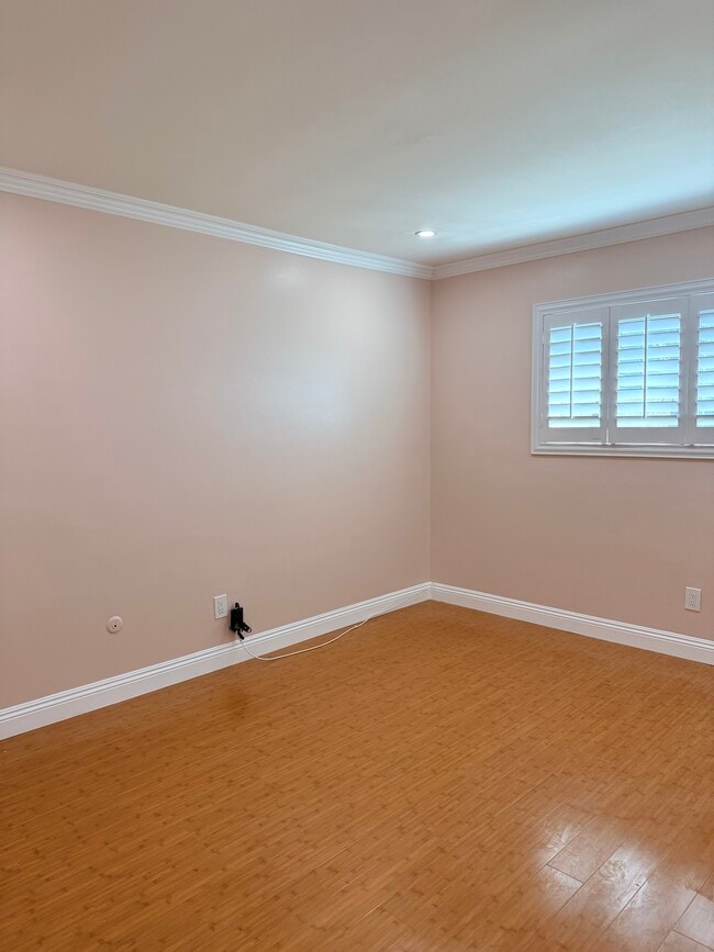 Middle bedroom - 1526 E Abila St