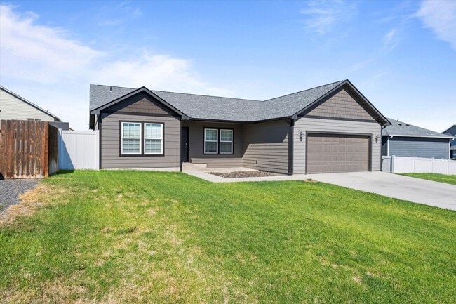 Building Photo - Newer Home in Quiet Neighborhood