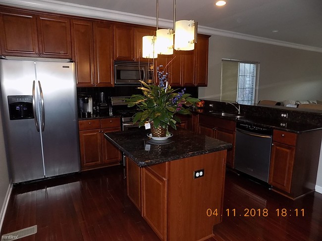 Building Photo - 2 br, 2.5 bath Townhome - 53082 Celtic Dr