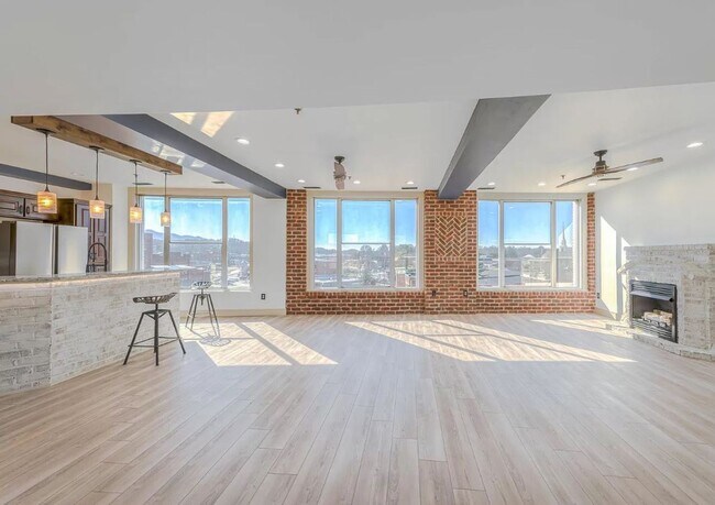 Foto del edificio - Fabulous ENTIRE 5th Floor DOWNTOWN 4/3.5 L...