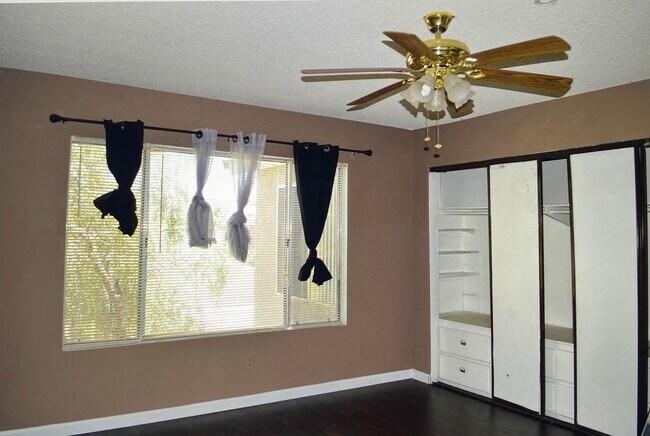 Building Photo - 36938 Bernardin Dr
