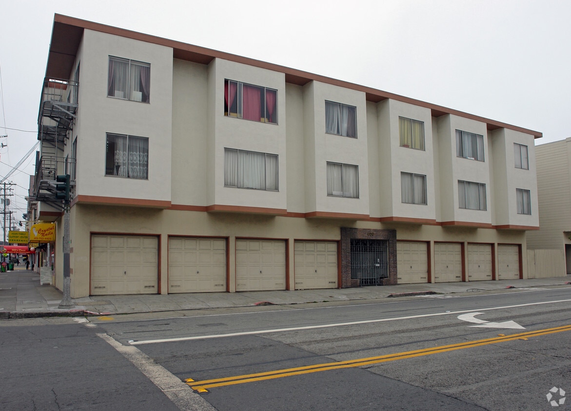Primary Photo - 400 25th Ave