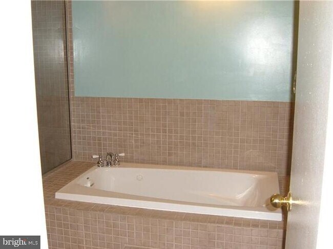 Foto del edificio - 110 N Hill Dr