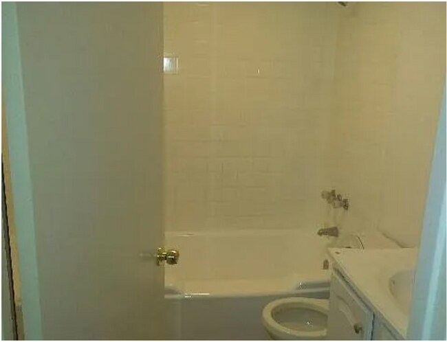 Foto del edificio - 5903 Temple Hill Rd