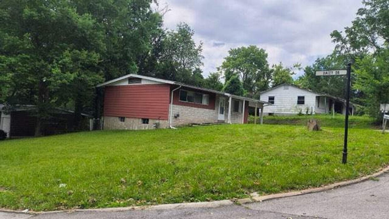 Building Photo - 10216 Green Valley Dr