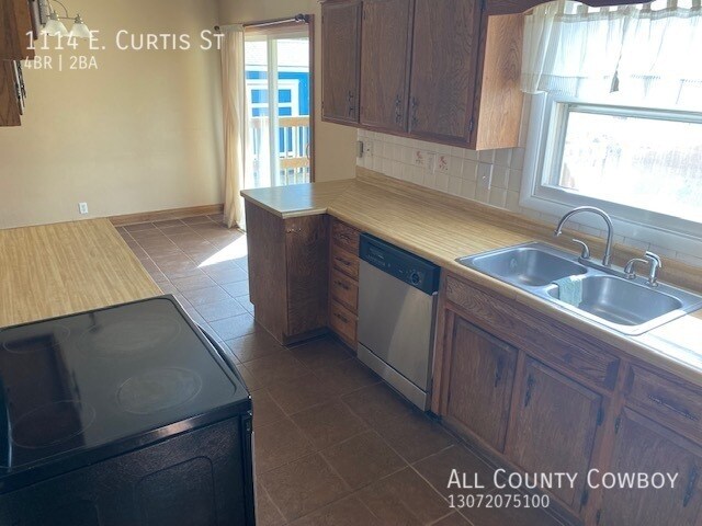 Foto del edificio - 4 Bed, 2 Bath, 1 Garage