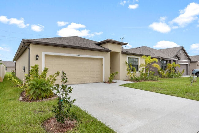 Building Photo - 257 Bubbling Ln