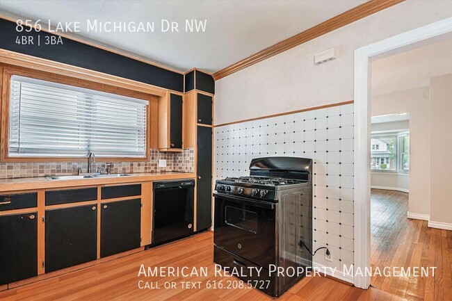 Building Photo - 856 Lake Michigan Dr NW