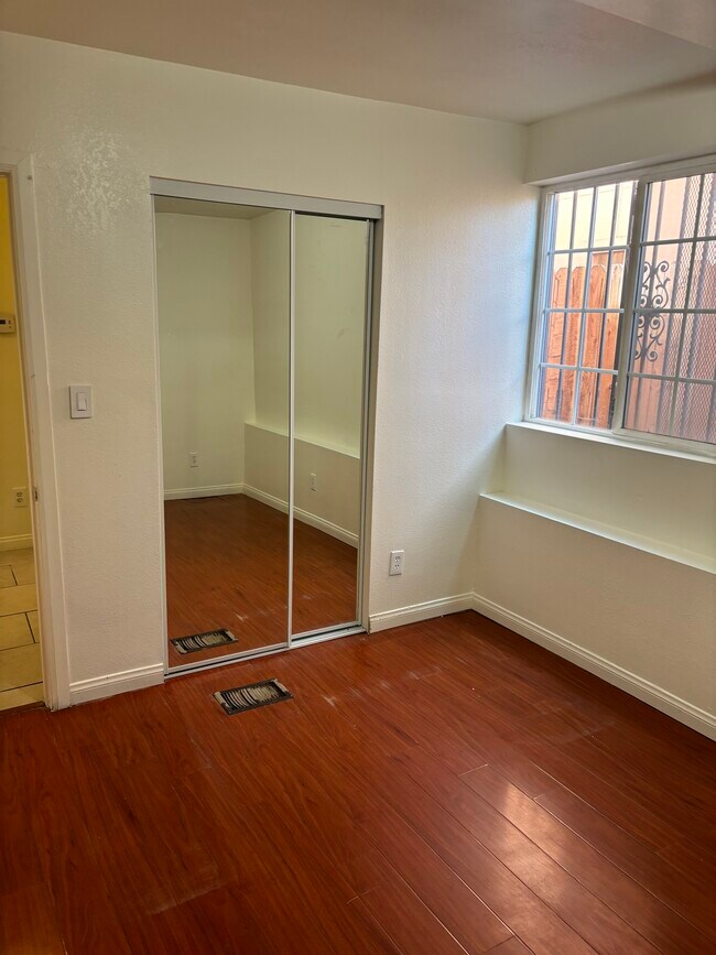 Foto del edificio - 441 N Mountain View Ave