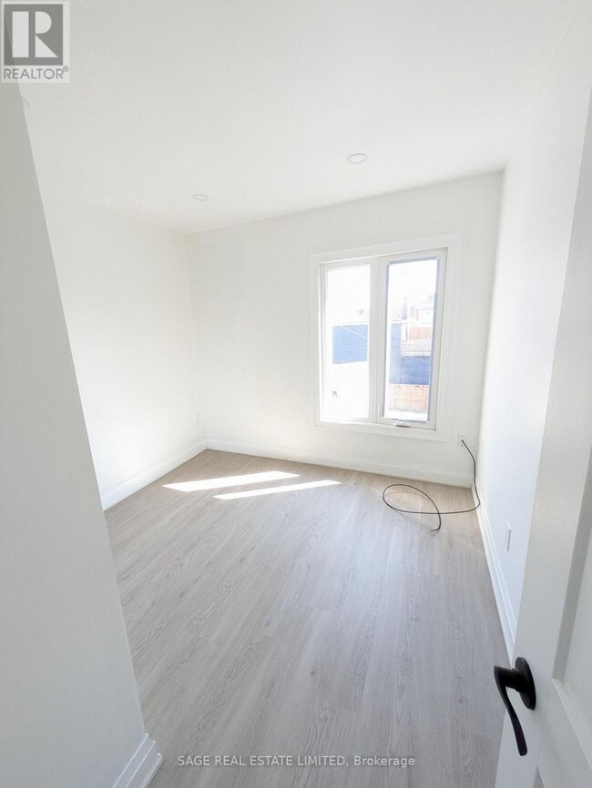 Building Photo - 1865 Davenport Rd