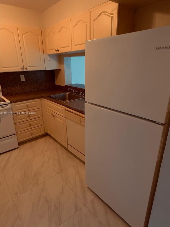 Foto del edificio - 11800 SW 18th St