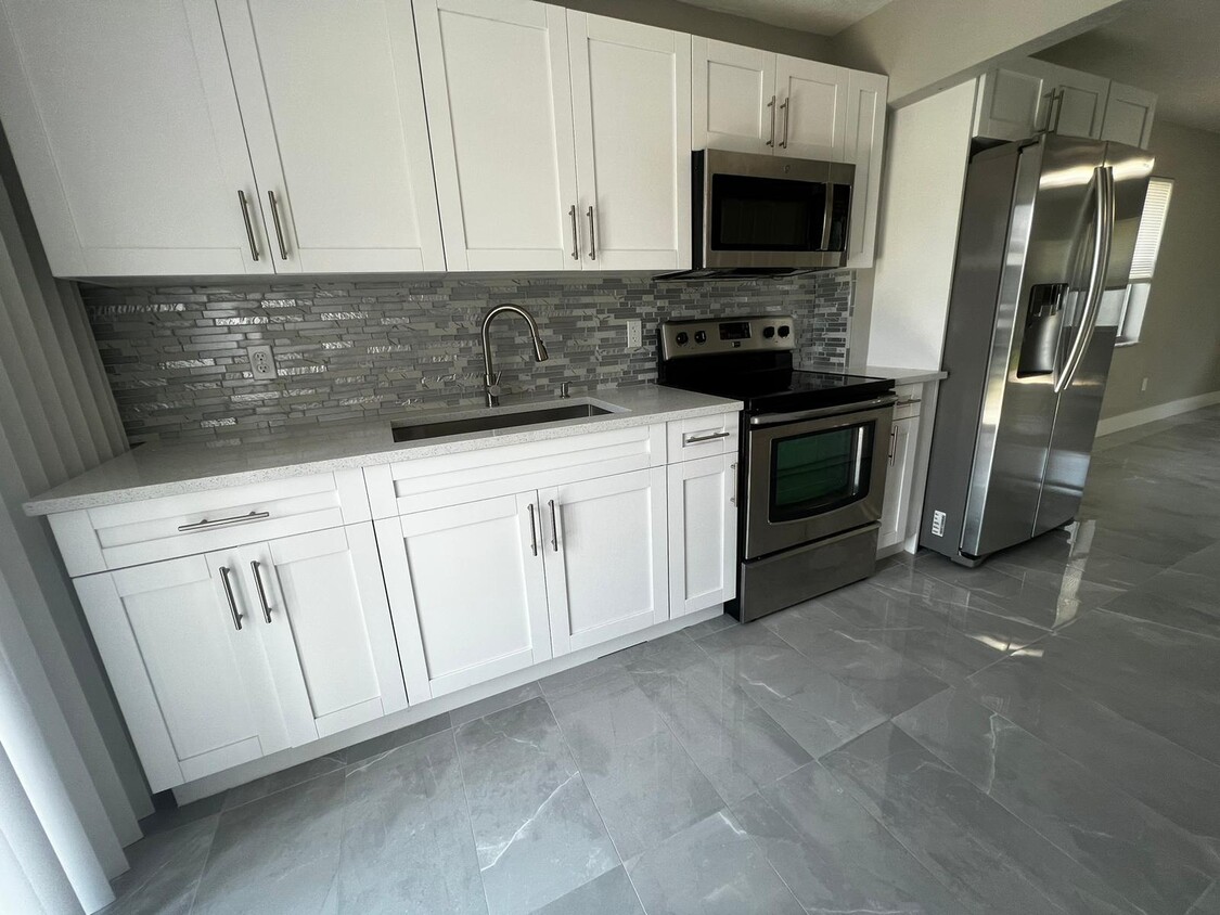 Foto principal - 2067 Laura Ln