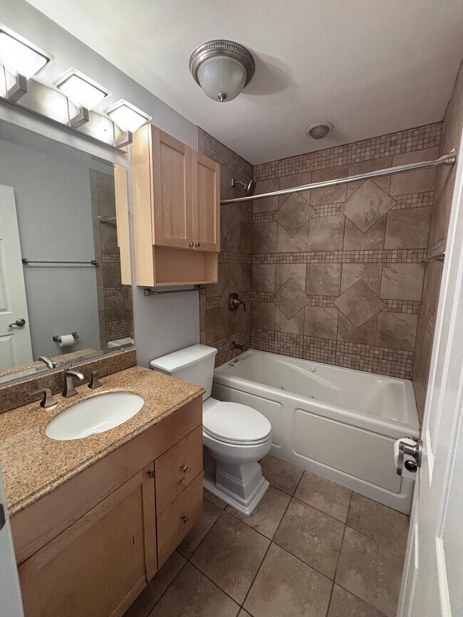 Baño - 601 Quincy Bridge Ln