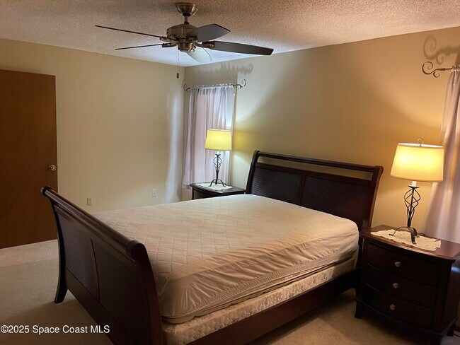 Foto del edificio - 1547 Clover Cir