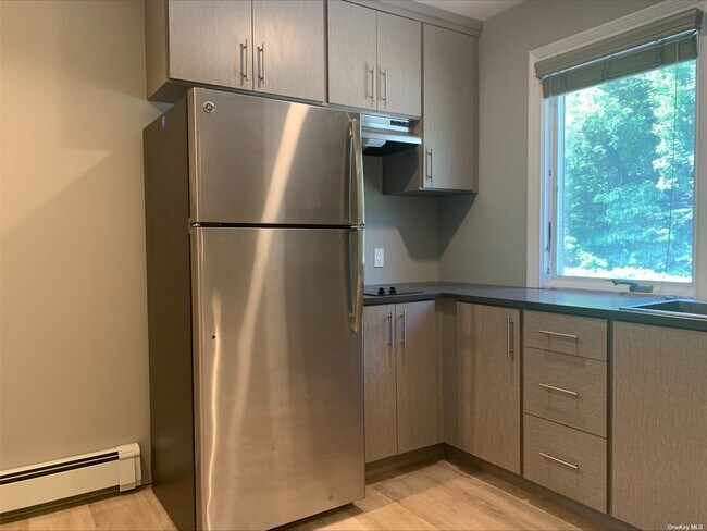 Foto del edificio - 328 Glen Cove Rd