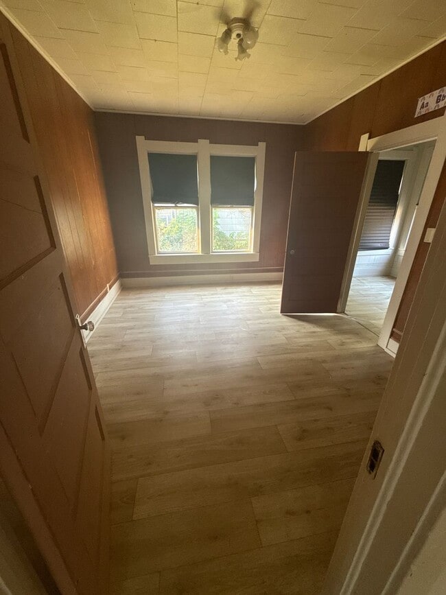 Building Photo - A charming 3-bedroom, 1-bathroom home loca...