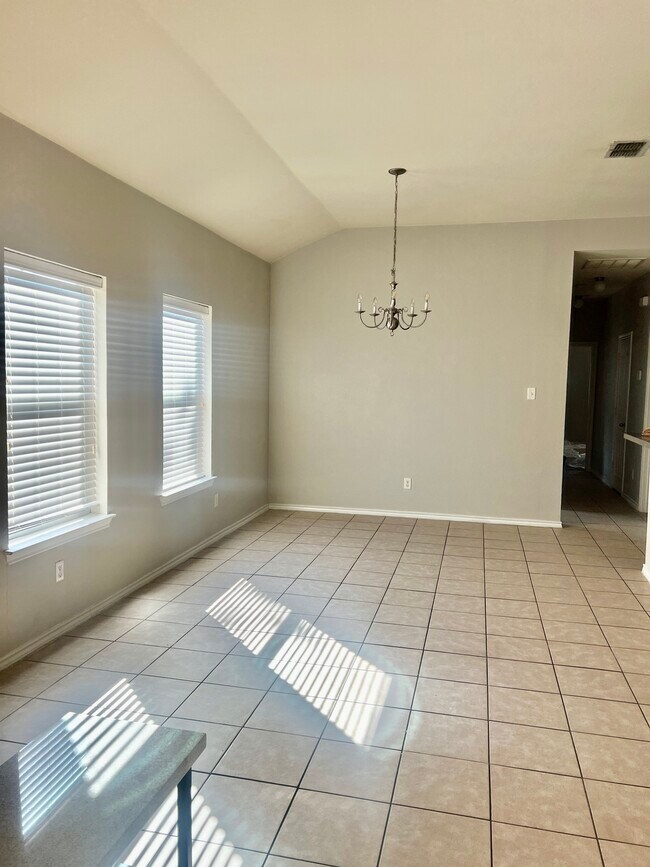 Building Photo - 844 Mirabell Ct
