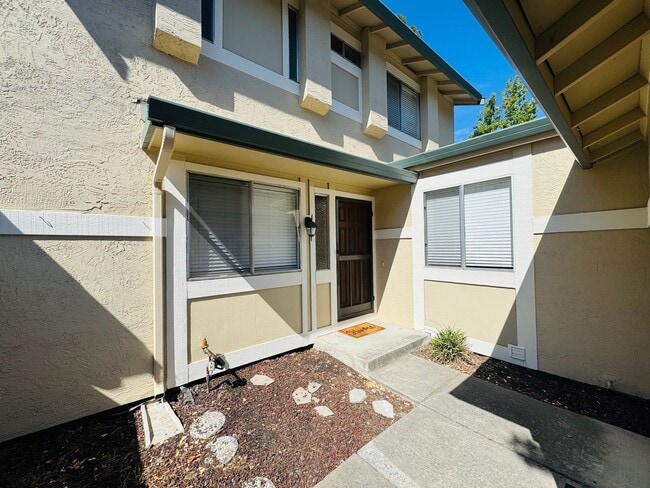 Building Photo - Spacious Townhouse in the Desired Bancroft...
