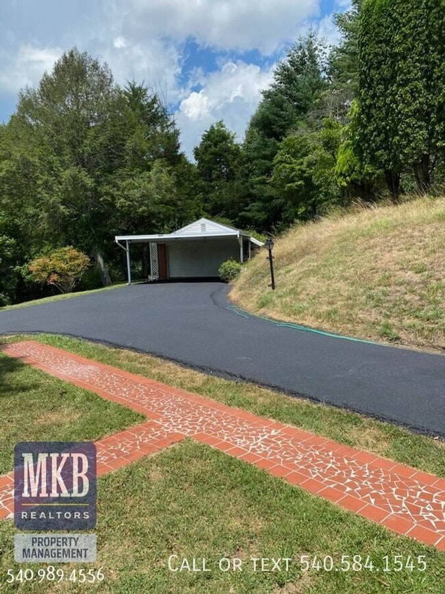 Photo - 6099 Franklin Rd House