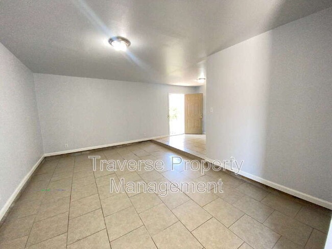 Foto del edificio - 6810 Trail Lake Dr