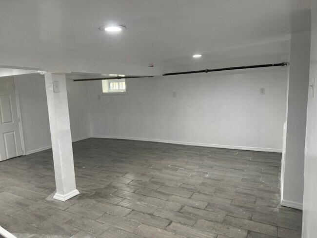 Building Photo - 1712 Rockaway Pky