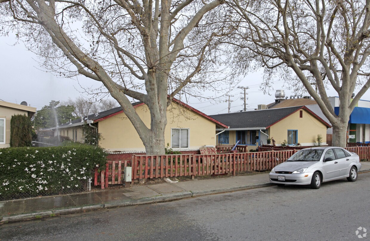Building Photo - 1179-1181 Willow Rd