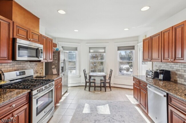 Building Photo - 587 Wyckoff Ave