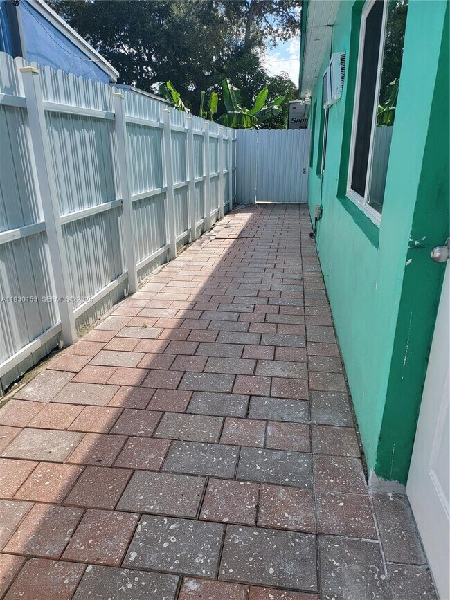 Foto del edificio - 1490 NE 151st Terrace