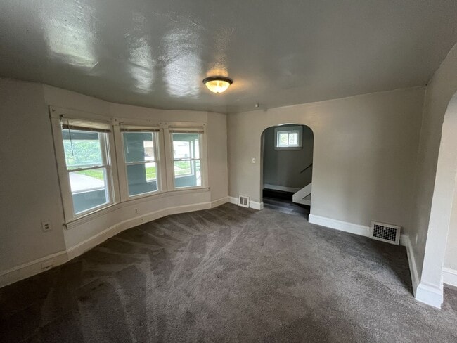 Building Photo - 3623 E 103rd St