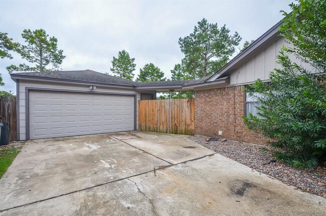 Building Photo - 8114 Clover Gardens Dr