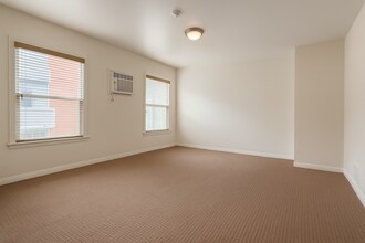 Building Photo - 442 Kelton Ave