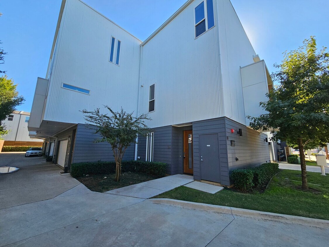 Foto principal - Minutes from Downtown, Uptown, Henderson, ...