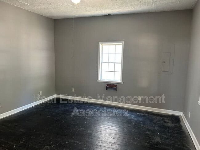 Building Photo - 614 N 17th St