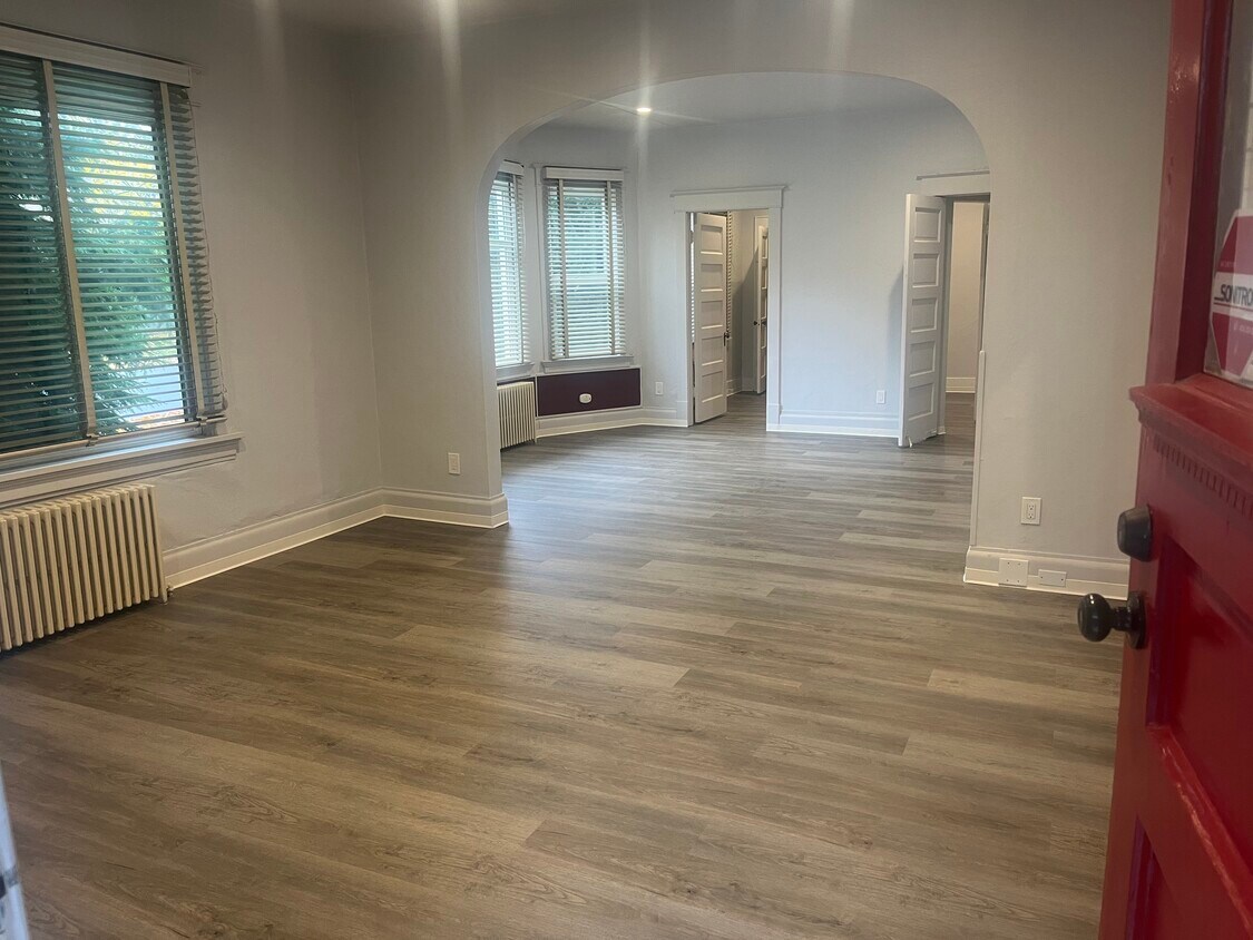 Foto principal - 1502 N Oakes St