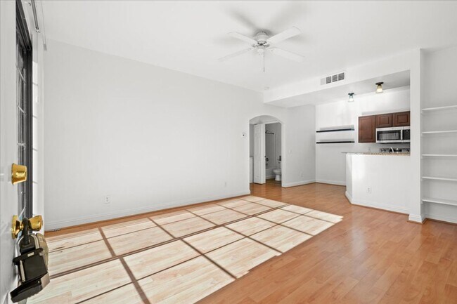 Building Photo - Fabulous Home!