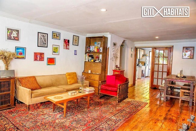 Foto del edificio - 271 E 7th St