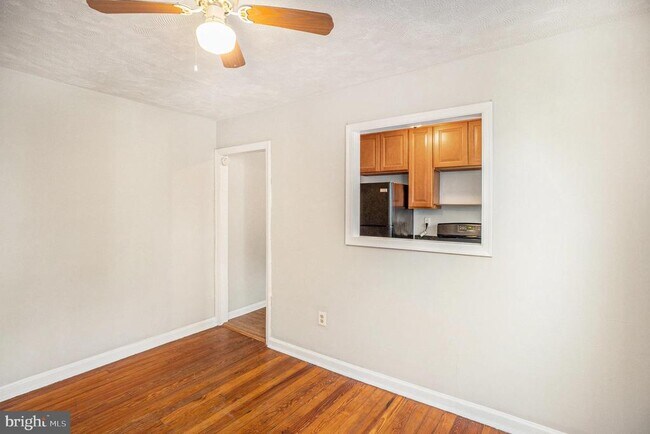 Foto del edificio - 404 E Jefferson St