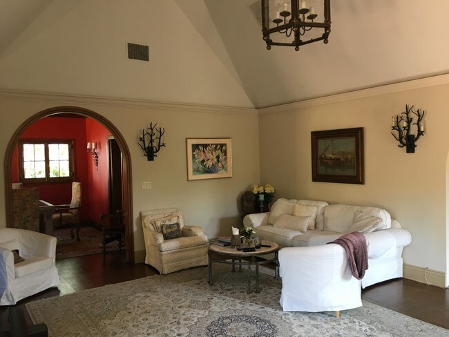 Foto del edificio - 1530 N Crescent Heights Blvd