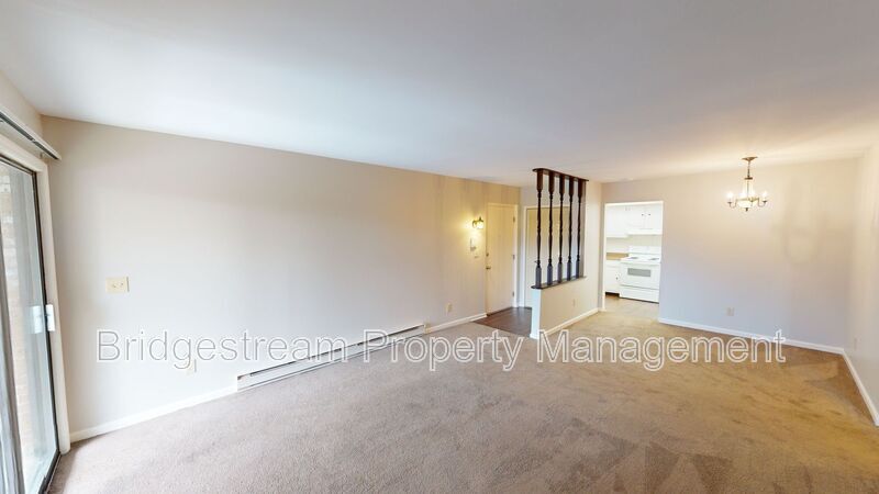 Foto principal - 441 N Broadway St