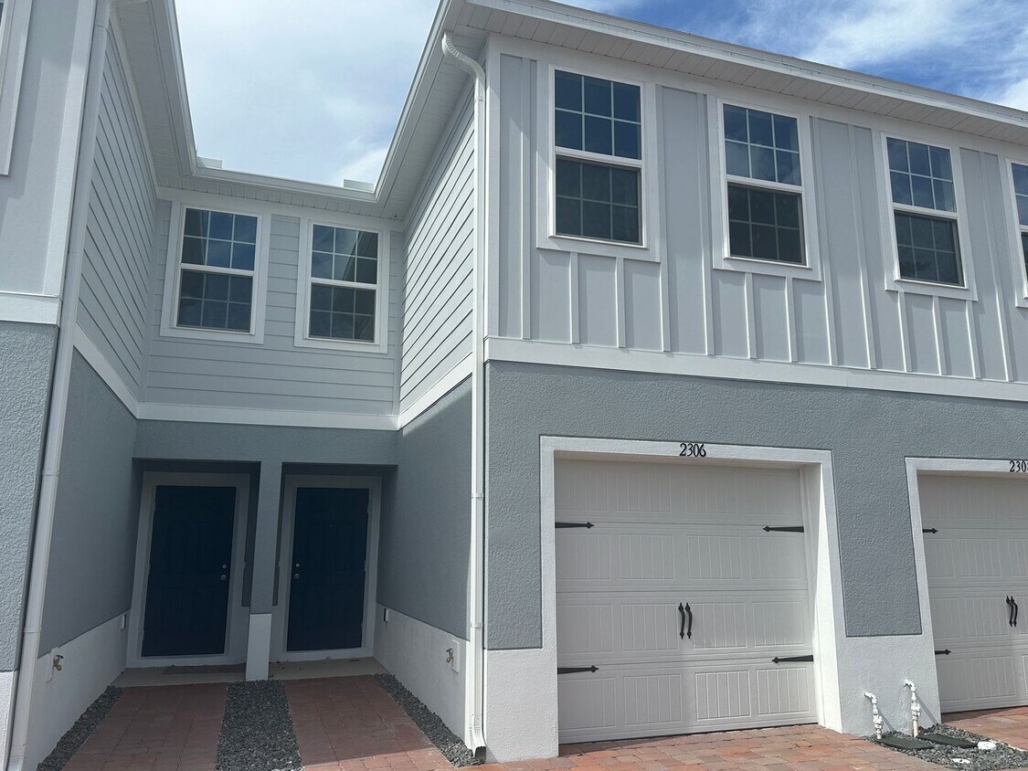 Foto principal - Brande New Townhome in South Daytona